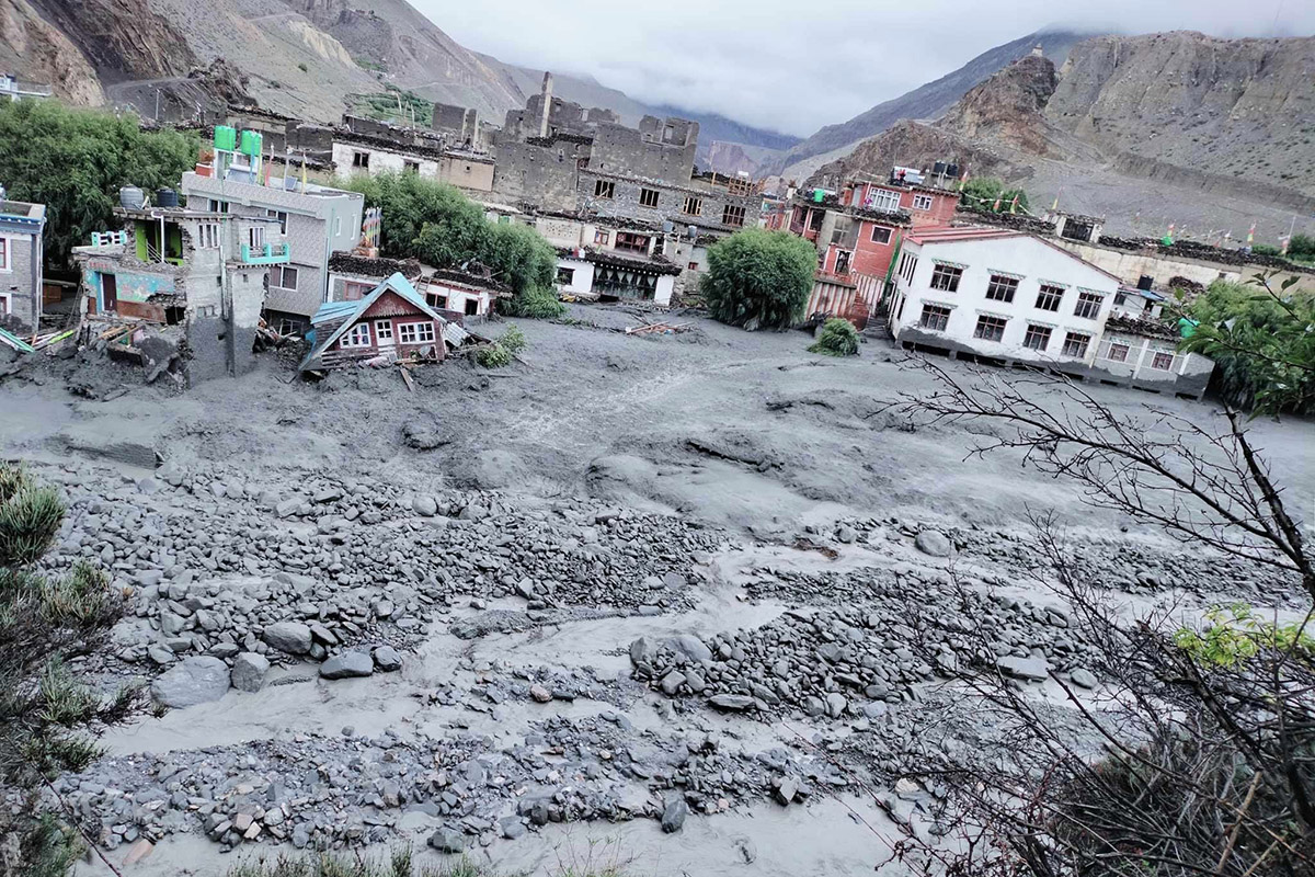 कागखोला बाढी पीडित भन्छन्, ‘ज्यान त बच्यो, हेर्दा हेर्दै घरबारविहीन भयौँ’